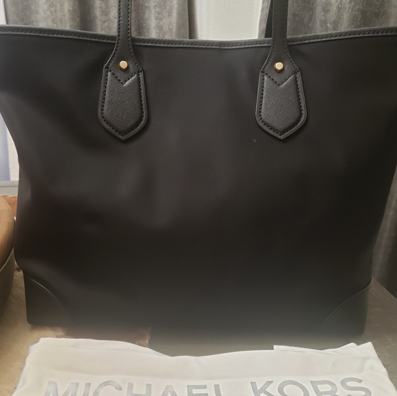 Authentic Michael Kors Eva Bag Tote! - Picture 2 of 7